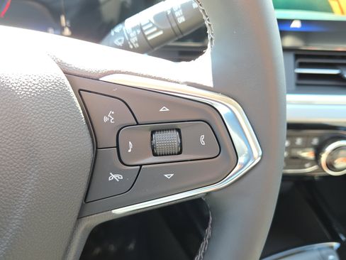 New 2025 Chevrolet Trax LT w/ LT Convenience Package image 12