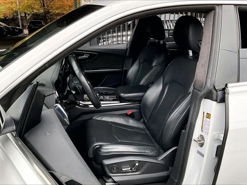 Used 2019 Audi Q8 Prestige w/ Luxury Package image 7
