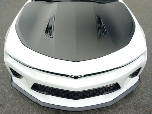 Used 2018 Chevrolet Camaro SS image 9