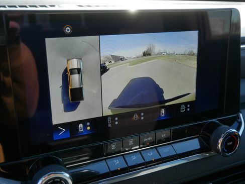 Used 2023 Chevrolet Colorado Trail Boss w/ Technology Package image 34