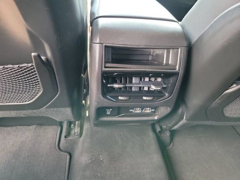 Used 2022 Jeep Grand Cherokee Laredo w/ Luxury Tech Group I AWD/4WD image 34