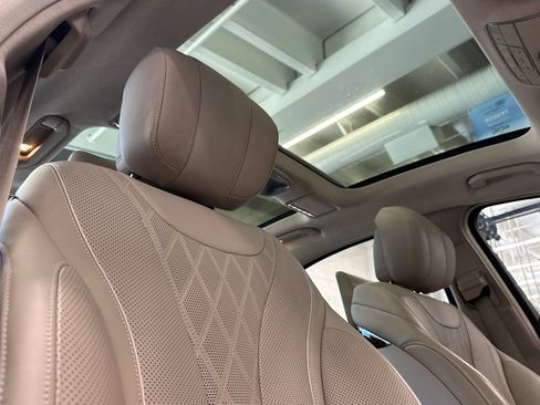 Used 2017 Mercedes-Benz S 550 Sedan image 25