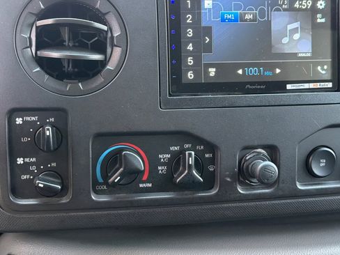 Used 2011 Ford E-350 and Econoline 350 XLT image 19