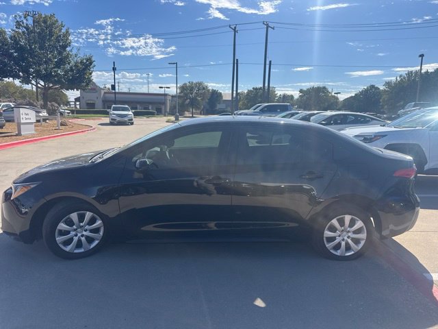 Used 2025 Toyota Corolla LE FWD image 5