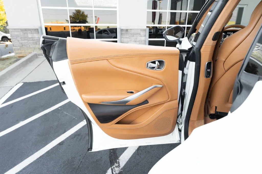 Used 2022 Aston Martin DBX AWD/4WD image 55