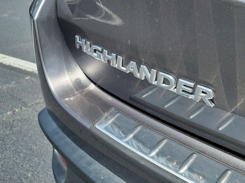Certified 2018 Toyota Highlander Plus w/ Carpet Mat Package (TMS) AWD/4WD image 8