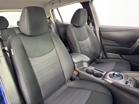 Used 2025 Nissan Leaf S image 31