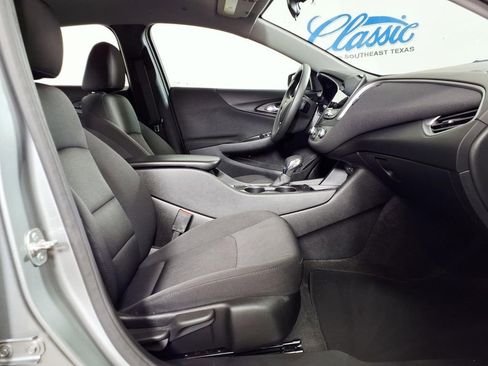 Used 2025 Chevrolet Malibu LS image 12