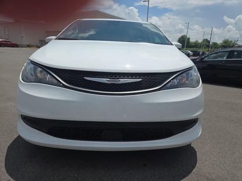 Used 2023 Chrysler Voyager LX image 8