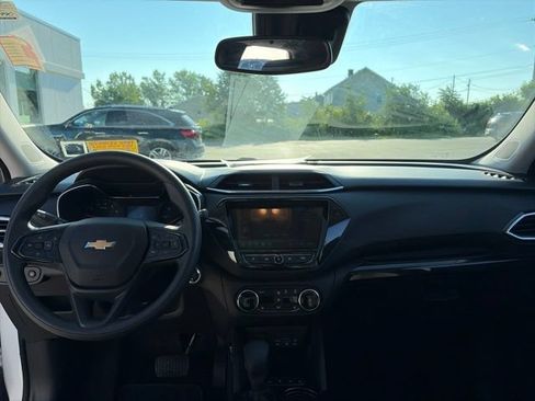 Used 2023 Chevrolet TrailBlazer LT w/ Convenience Package FWD image 11