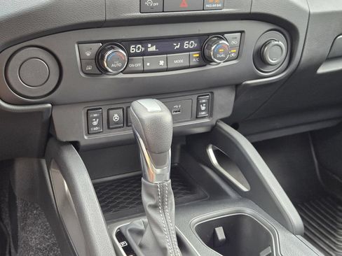 Used 2024 Nissan Frontier SV w/ SV Convenience Package RWD image 29