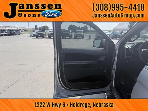 Used 2020 Ford Expedition XLT w/ Equipment Group 202A AWD/4WD image 9
