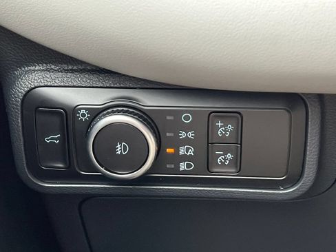 Used 2026 Ford Explorer Active w/ Active Comfort Package AWD/4WD image 18