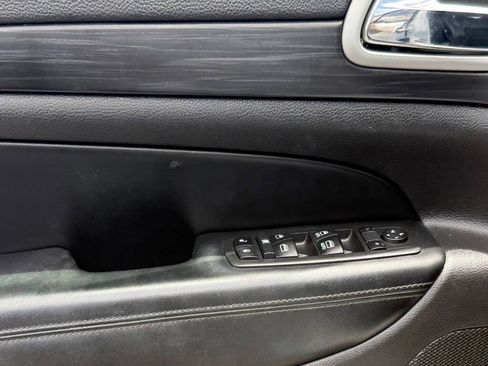 Used 2020 Jeep Grand Cherokee Altitude RWD image 9