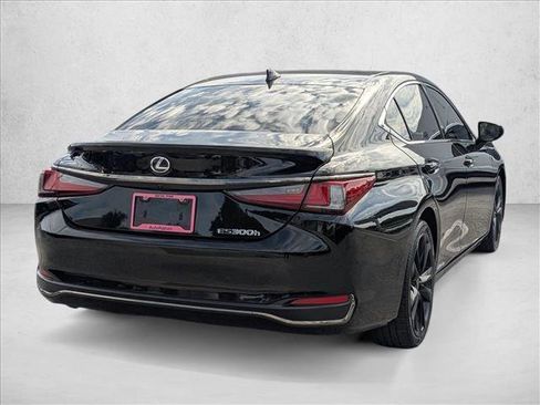 Used 2022 Lexus ES 300h F Sport image 5