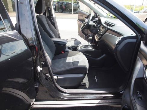 Used 2016 Nissan Rogue SV AWD/4WD image 6