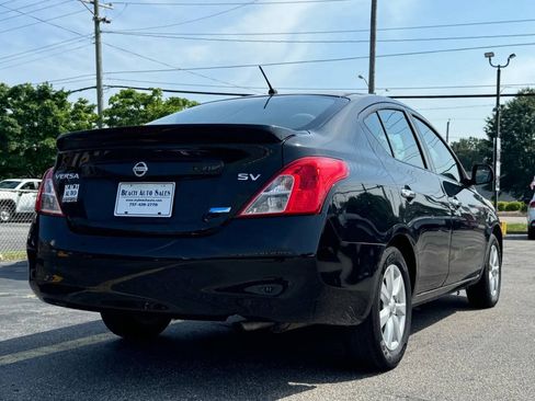 Used 2014 Nissan Versa SV w/ Convenience Package FWD image 4