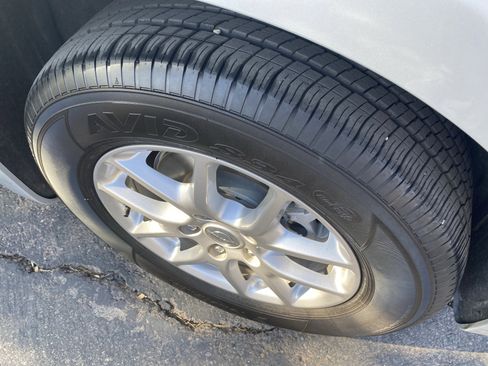 Used 2024 Chrysler Pacifica Touring-L FWD image 19
