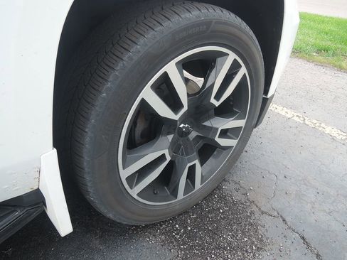 Used 2018 Chevrolet Tahoe Premier w/ RST 6.2L Performance Edition AWD/4WD image 11