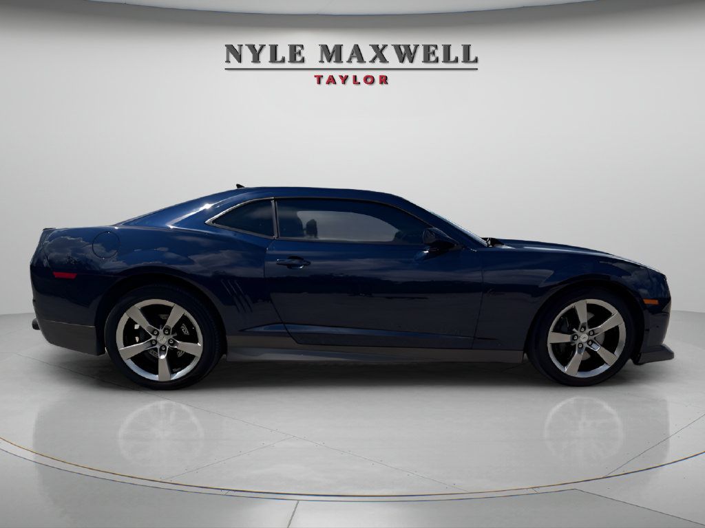 Used 2010 Chevrolet Camaro SS w/ LPO, Ground Effects Package RWD image 2