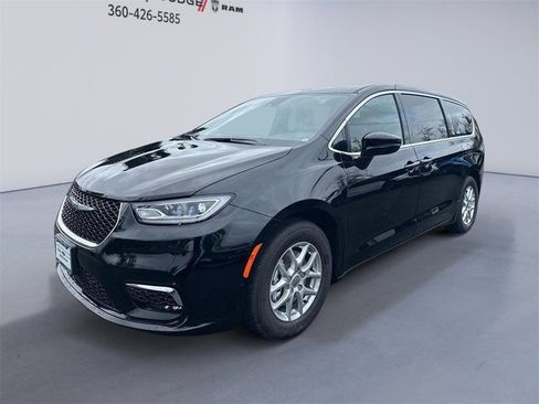 New 2025 Chrysler Pacifica Select w/ Uconnect Theater Family Group image 1