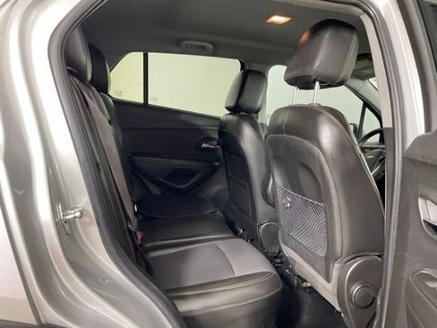Used 2018 Chevrolet Trax LT w/ LT Convenience Package FWD image 27