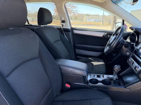 Used 2017 Subaru Outback 2.5i Premium image 14
