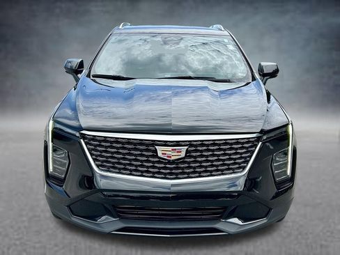 Used 2025 Cadillac XT4 Premium Luxury FWD image 2