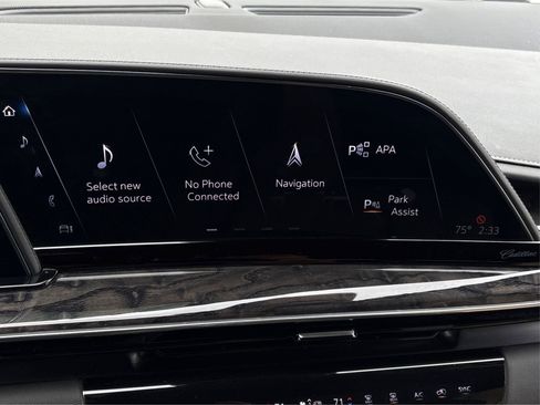 Used 2021 Cadillac Escalade ESV Premium Luxury image 23