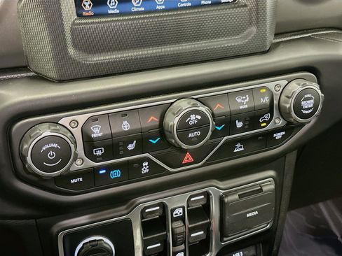Used 2023 Jeep Wrangler Unlimited w/ Cold Weather Group AWD/4WD image 23
