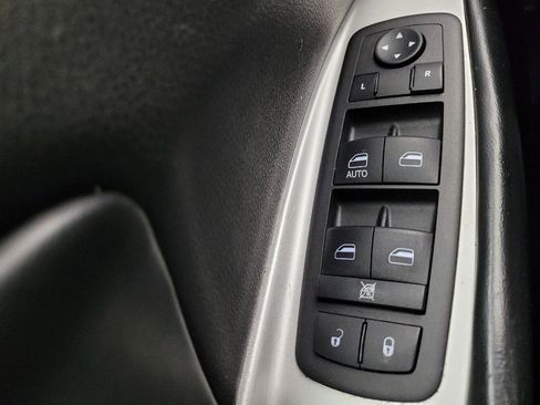 Used 2018 Dodge Journey SE image 27