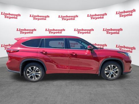 Used 2021 Toyota Highlander XLE image 23