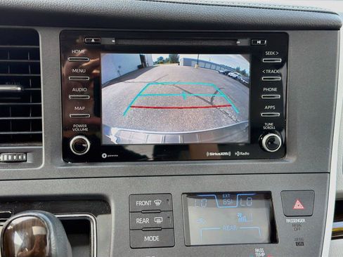Used 2020 Toyota Sienna XLE AWD/4WD image 6