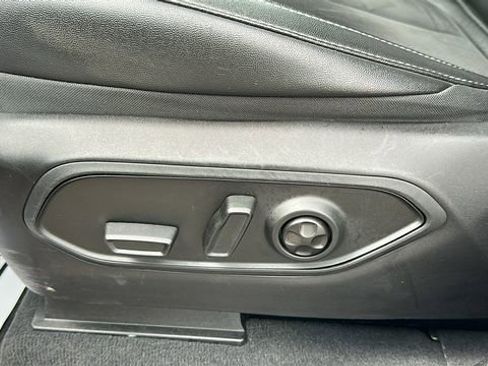 Used 2024 Jeep Grand Cherokee L Altitude AWD/4WD image 11