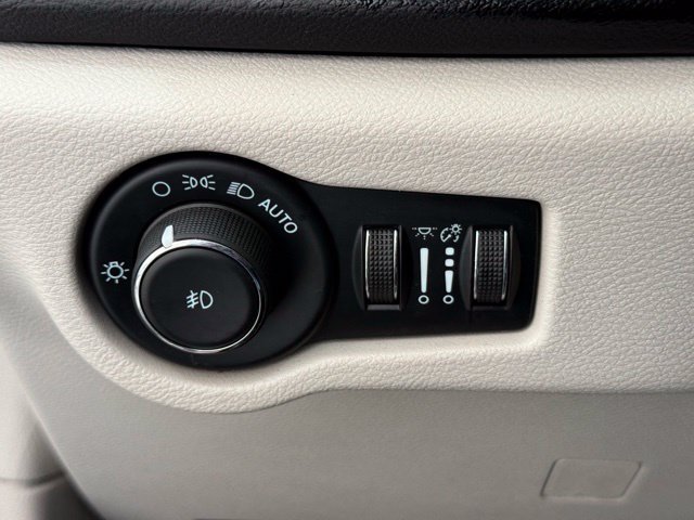 Used 2022 Chrysler Pacifica Touring-L FWD image 33