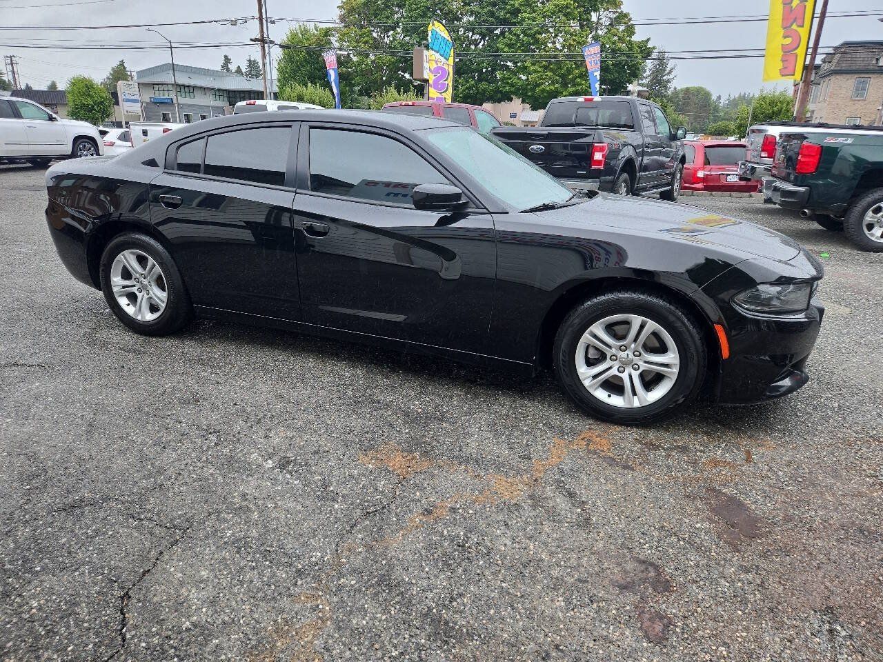 Used 2019 Dodge Charger SXT RWD image 3