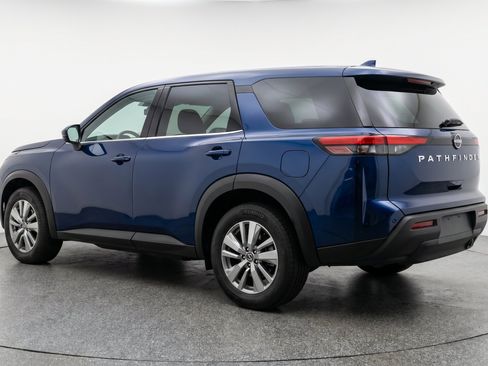 Used 2025 Nissan Pathfinder SV AWD/4WD image 6