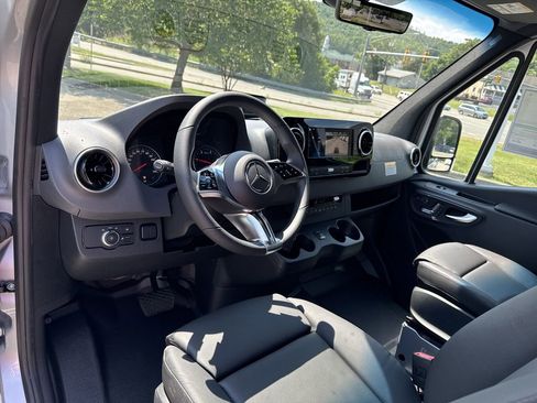 New 2025 Mercedes-Benz Sprinter 2500 image 12