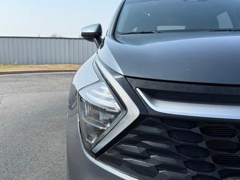 Used 2023 Kia Sportage LX image 4