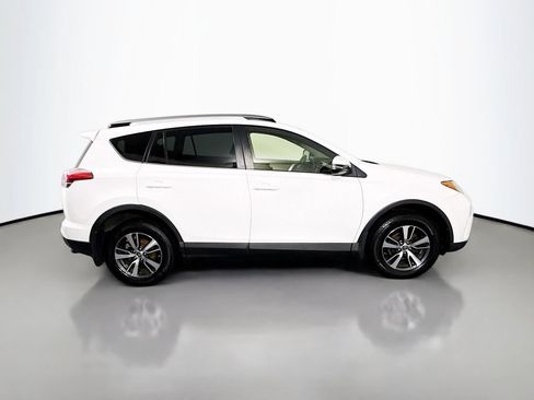 Used 2018 Toyota RAV4 XLE AWD/4WD image 8