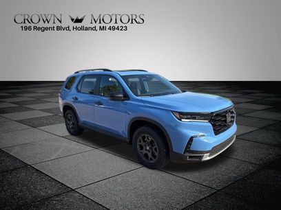 New 2025 Honda Pilot TrailSport