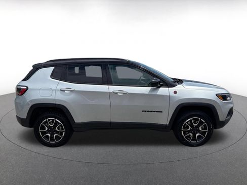 Used 2025 Jeep Compass Trailhawk AWD/4WD image 15