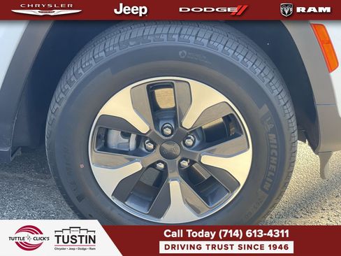 Used 2023 Jeep Grand Cherokee 4WD 4xe image 10
