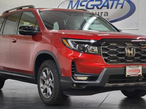 Used 2024 Honda Passport TrailSport image 2