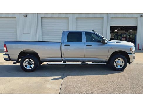 Used 2024 RAM 3500 Tradesman w/ Chrome Appearance Group AWD/4WD image 9