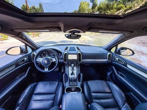 Used 2011 Porsche Cayenne Turbo AWD/4WD image 7