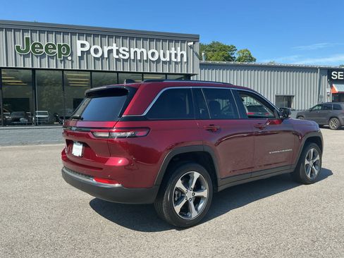 Used 2023 Jeep Grand Cherokee 4WD 4xe image 2