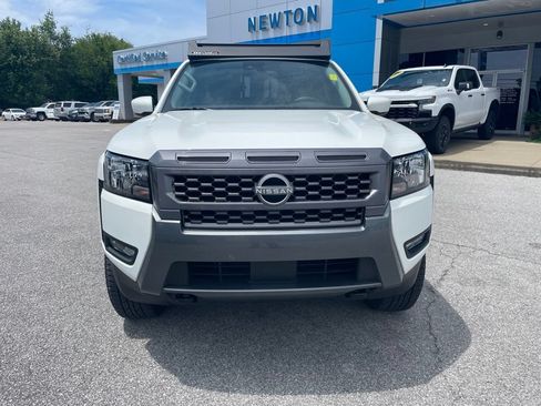 Used 2025 Nissan Frontier SV w/ SV Convenience Package AWD/4WD image 2