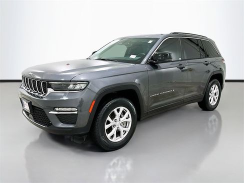 Used 2022 Jeep Grand Cherokee Limited image 3
