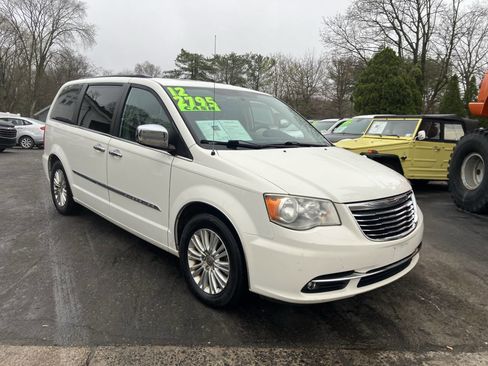Used 2012 Chrysler Town & Country Touring-L w/ Premium Group image 5